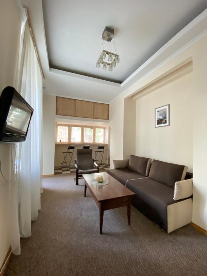 Family Apartment Lviv Eksteriør billede